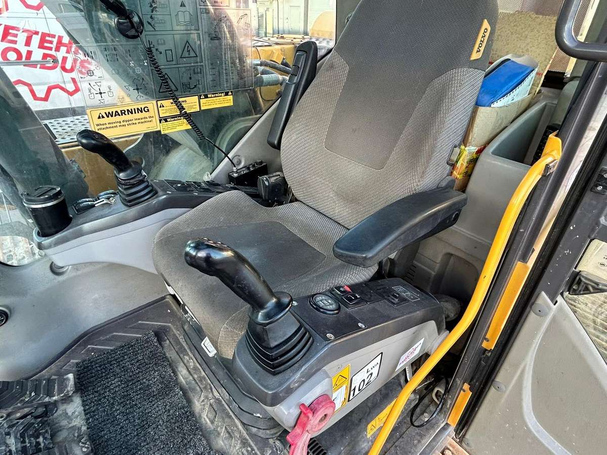 Volvo EC220DL, ekskavatoriai