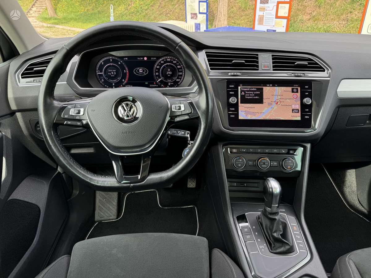 Volkswagen Tiguan - 10