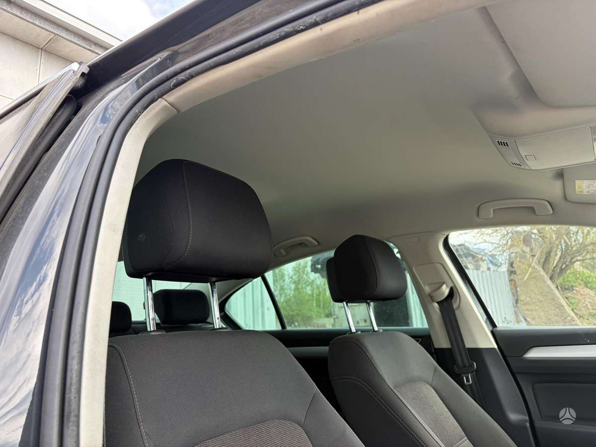 Volkswagen Passat Turim sedana karavana