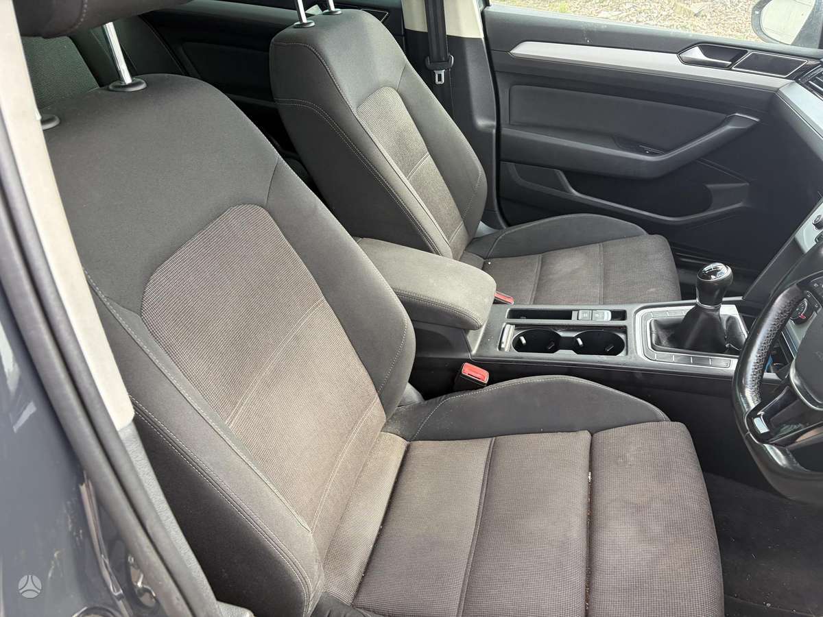 Volkswagen Passat Turim sedana karavana