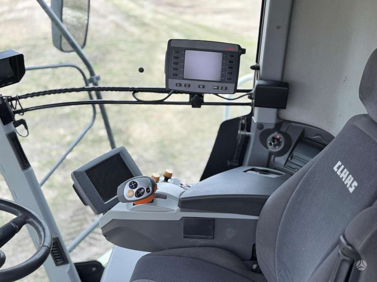 Claas LEXION 770TT, combine harvesters