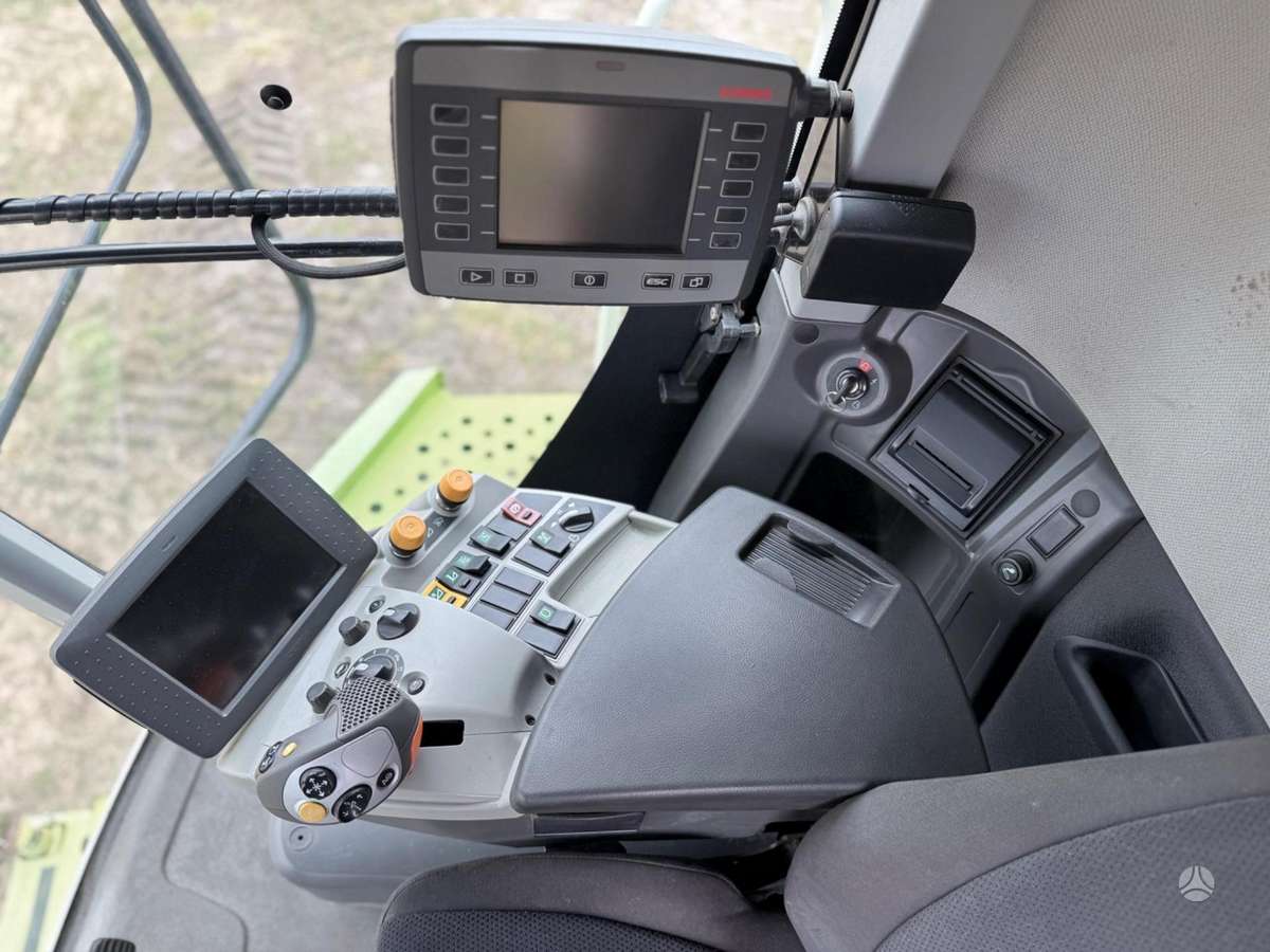 Claas LEXION 770TT, combine harvesters
