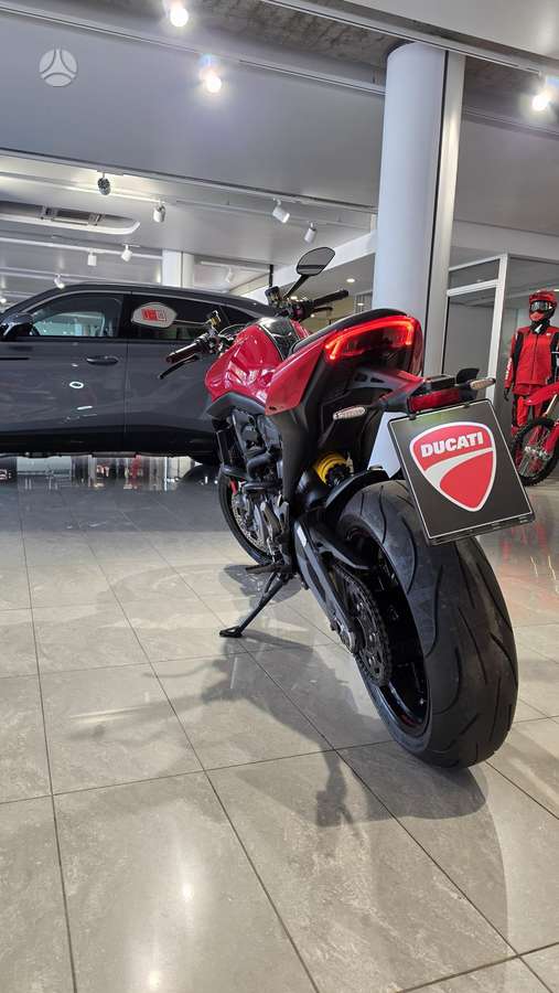 Ducati Monster 937cc, street / классические