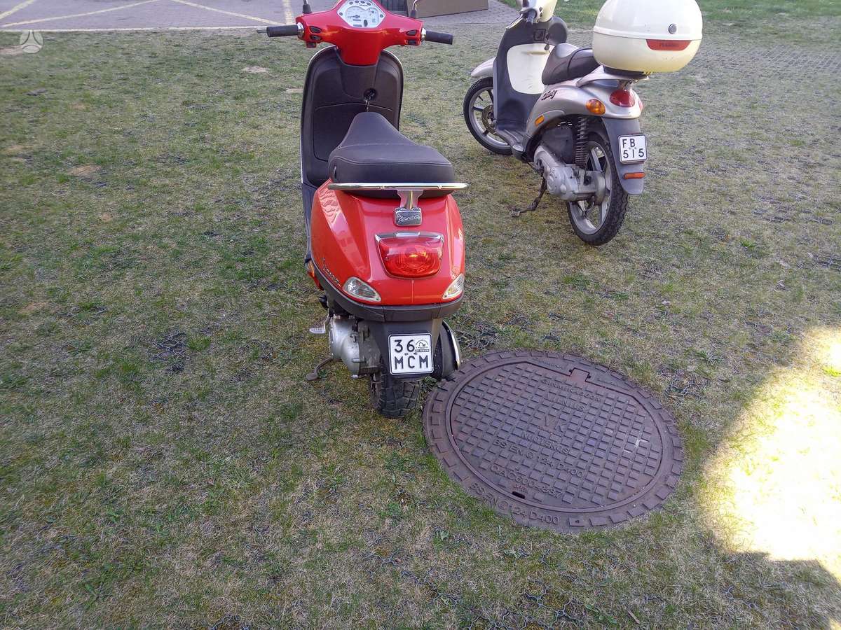 Piaggio Vespa 50cc, motoroleriai / mopedai