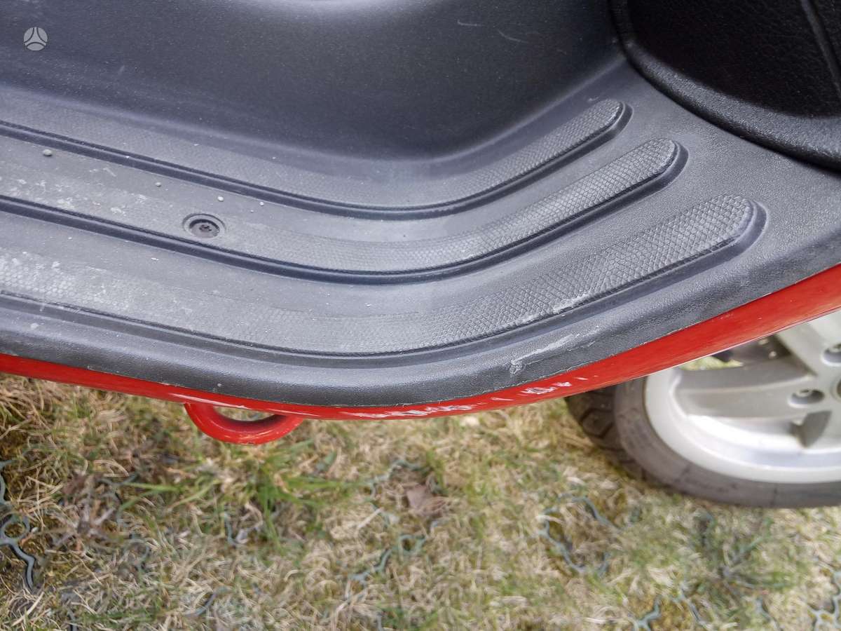 Piaggio Vespa 50cc, motoroleriai / mopedai
