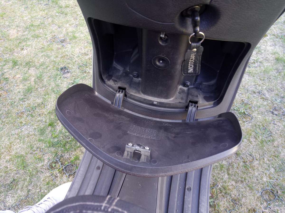 Piaggio Vespa 50cc, motoroleriai / mopedai