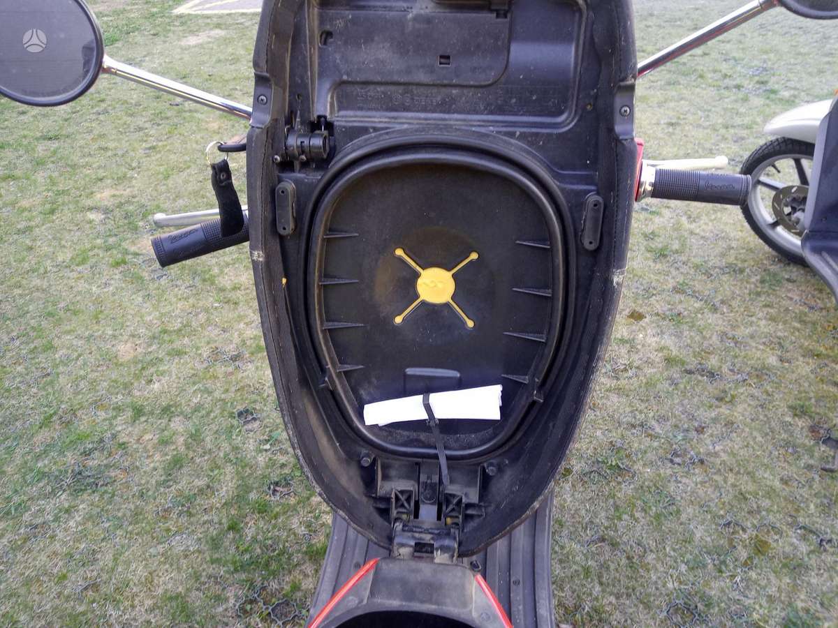 Piaggio Vespa 50cc, motoroleriai / mopedai