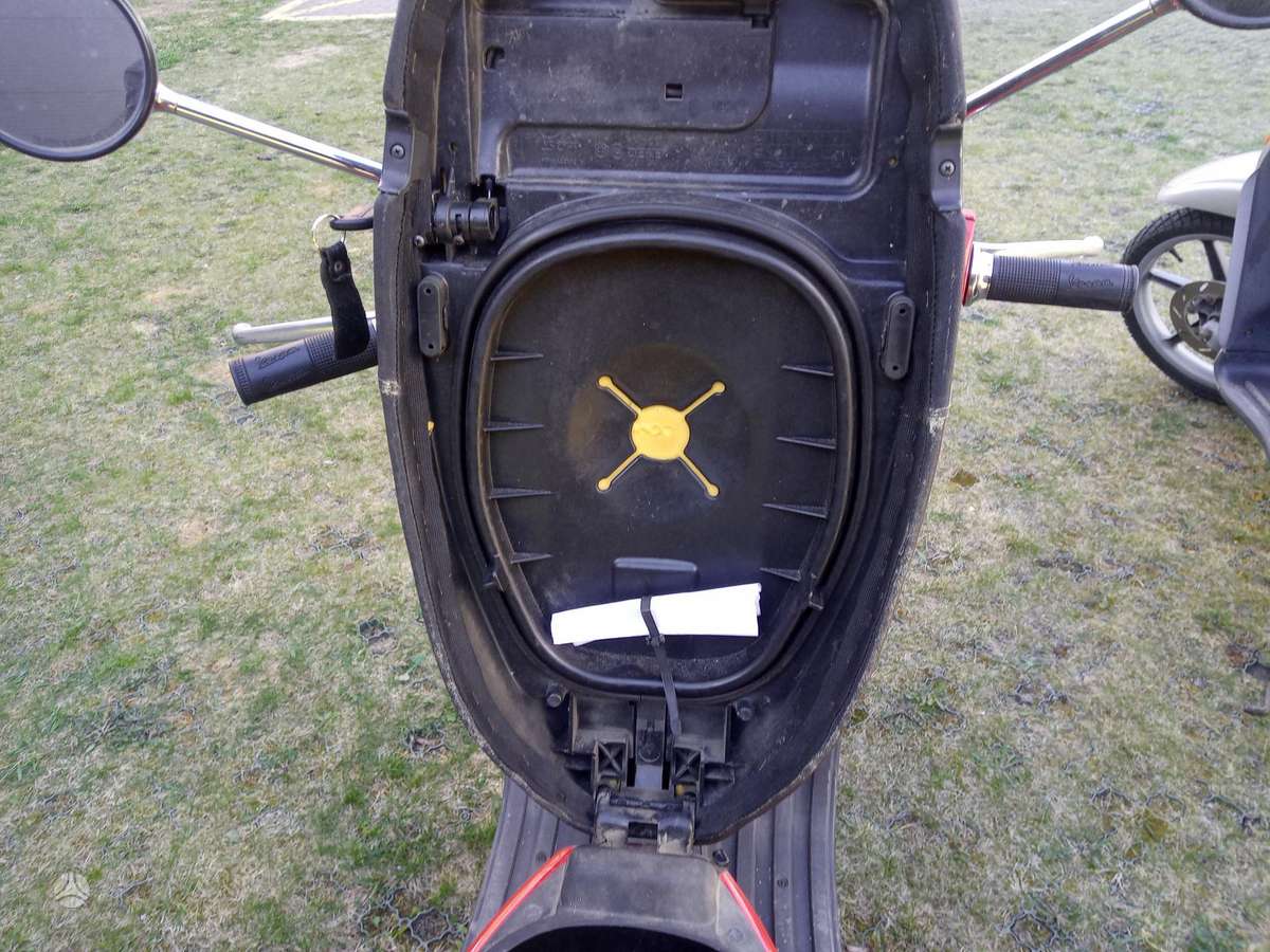 Piaggio Vespa 50cc, scooters / mopeds