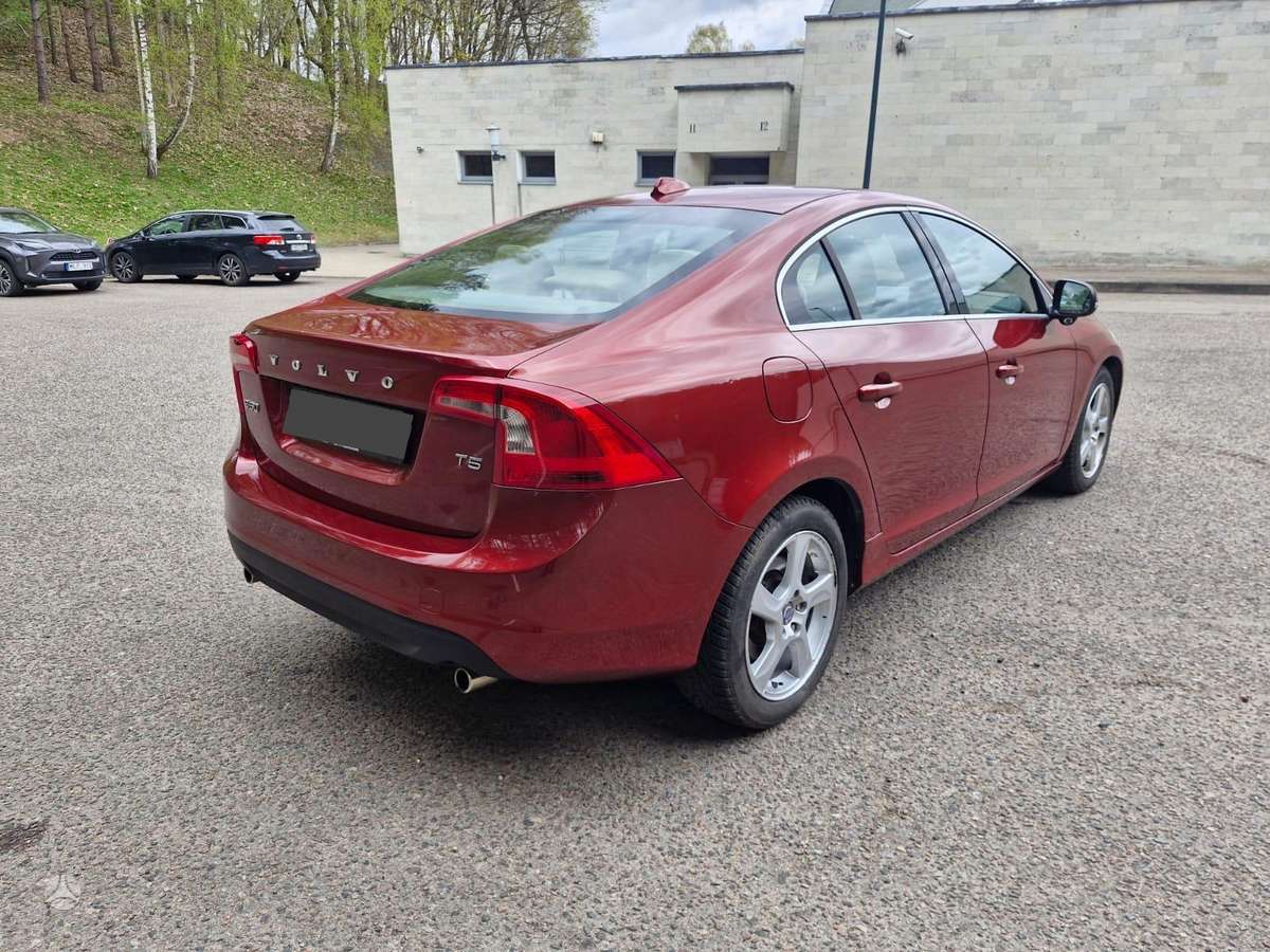 Volvo S60, 2.5 l., Седан