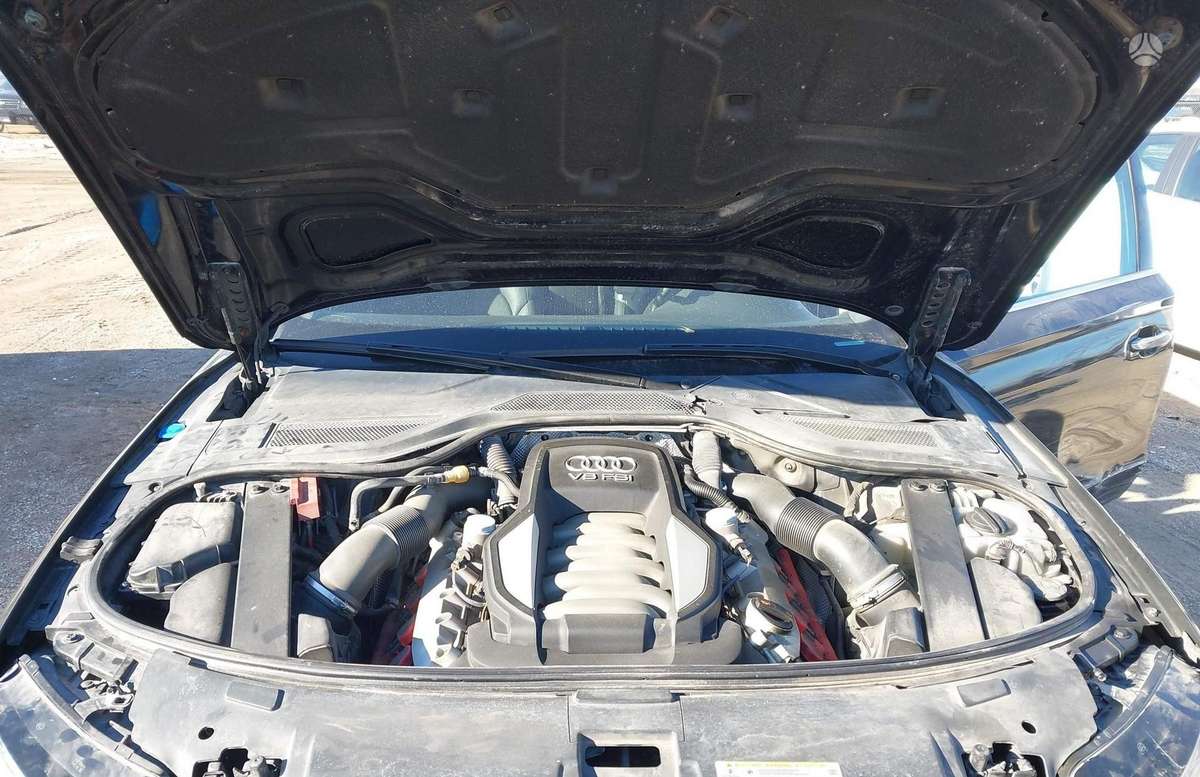 Audi A8, 4.2 l., Седан