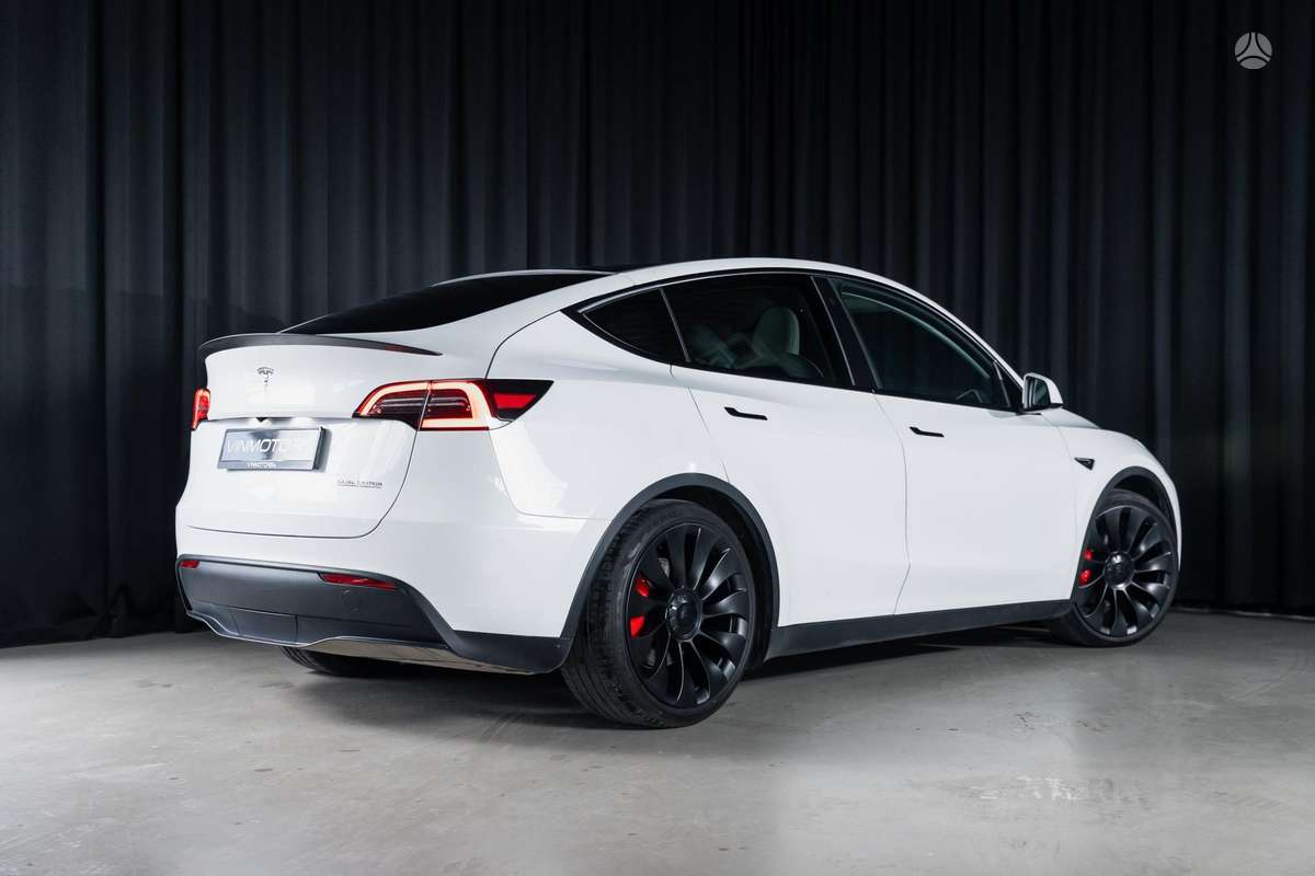Tesla Model Y, off-road / crossover