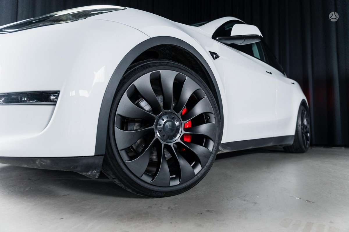 Tesla Model Y, off-road / crossover