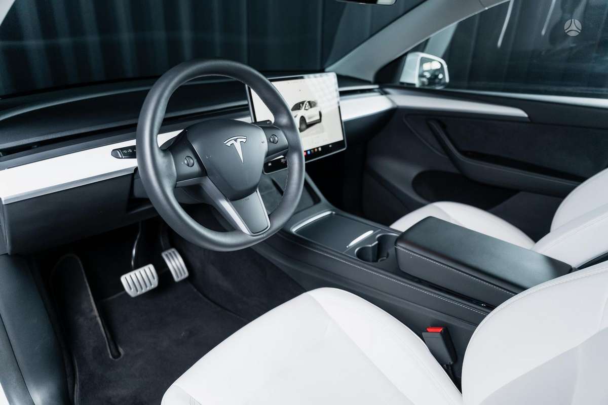 Tesla Model Y, off-road / crossover