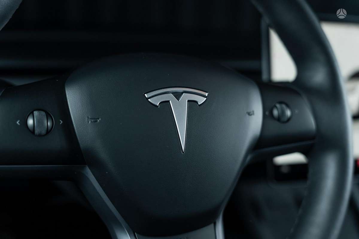 Tesla Model Y, off-road / crossover