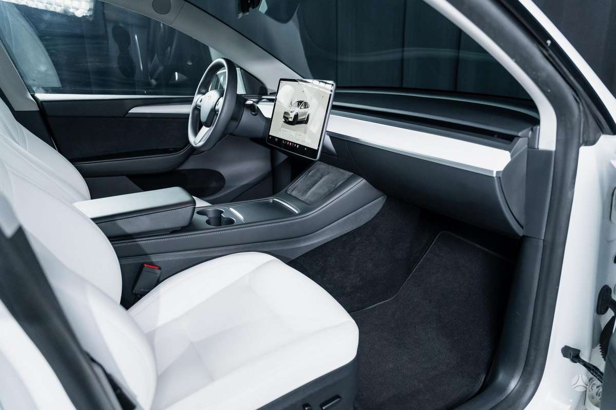 Tesla Model Y, off-road / crossover