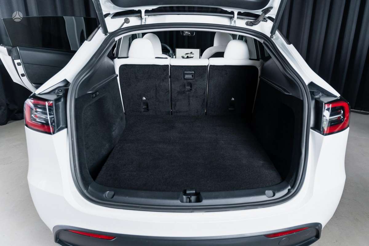 Tesla Model Y, off-road / crossover