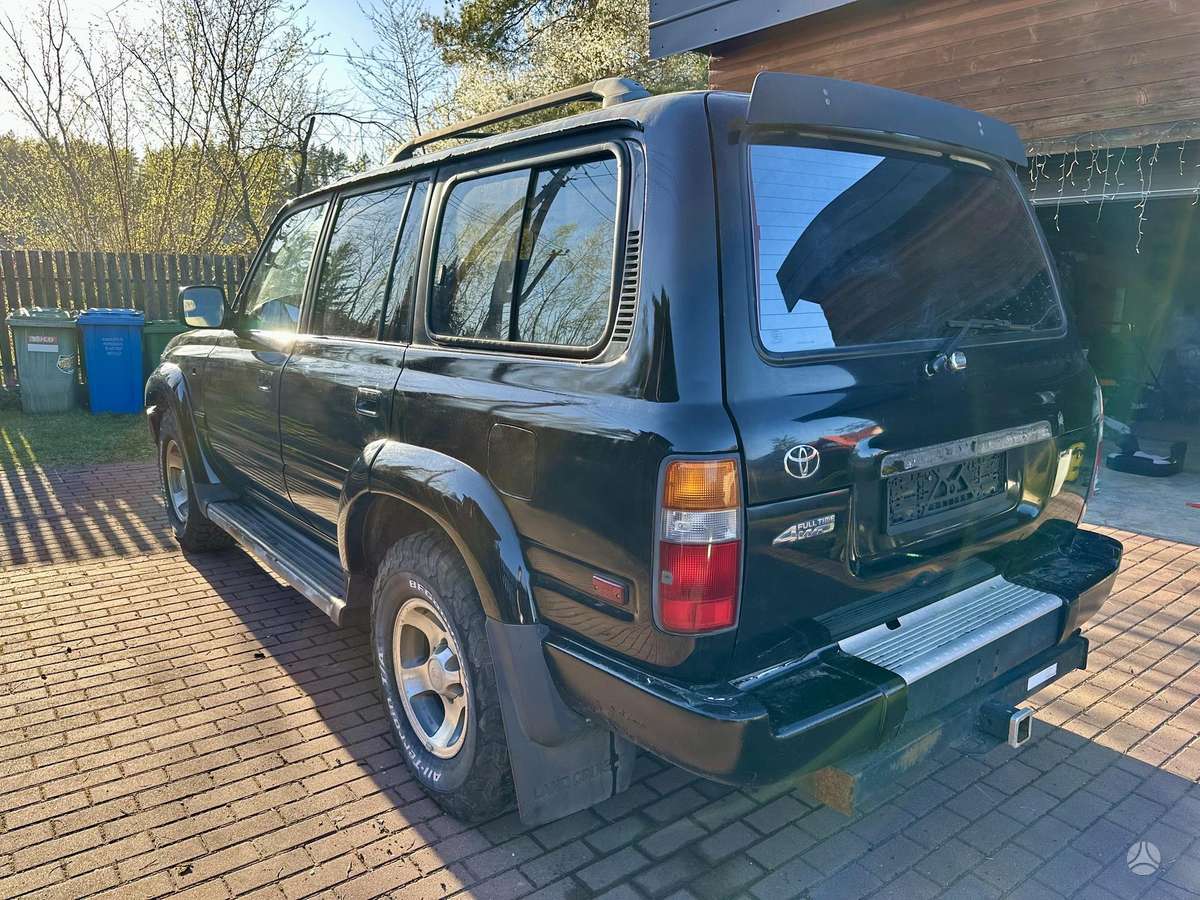 Toyota Land Cruiser - 2