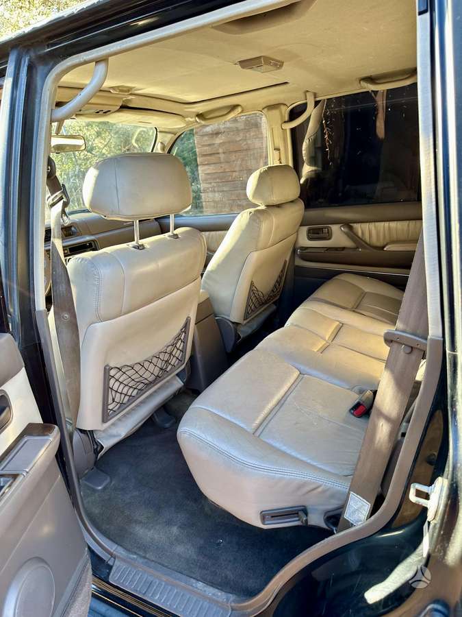 Toyota Land Cruiser - 6