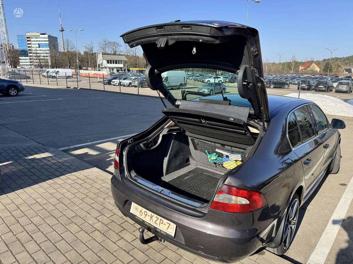 Skoda Superb, 1.8 l., sedanas