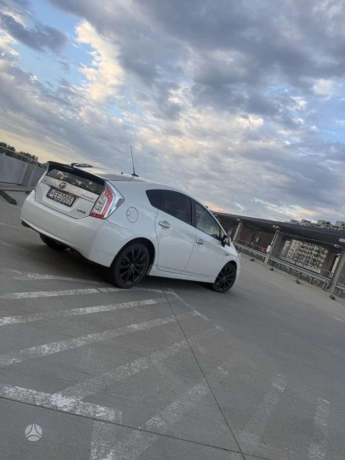 Toyota Prius - 4