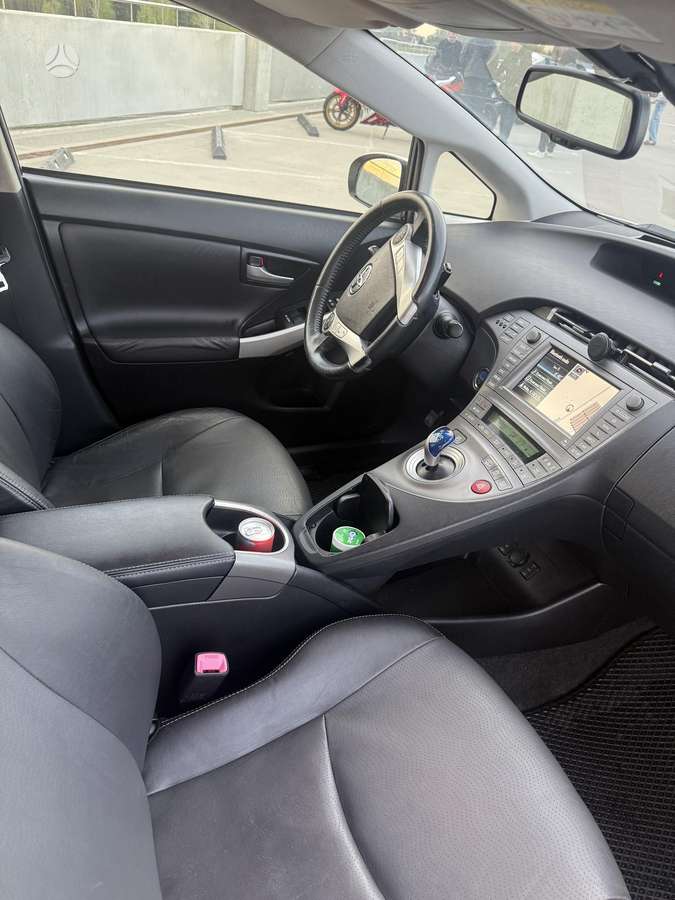 Toyota Prius - 5