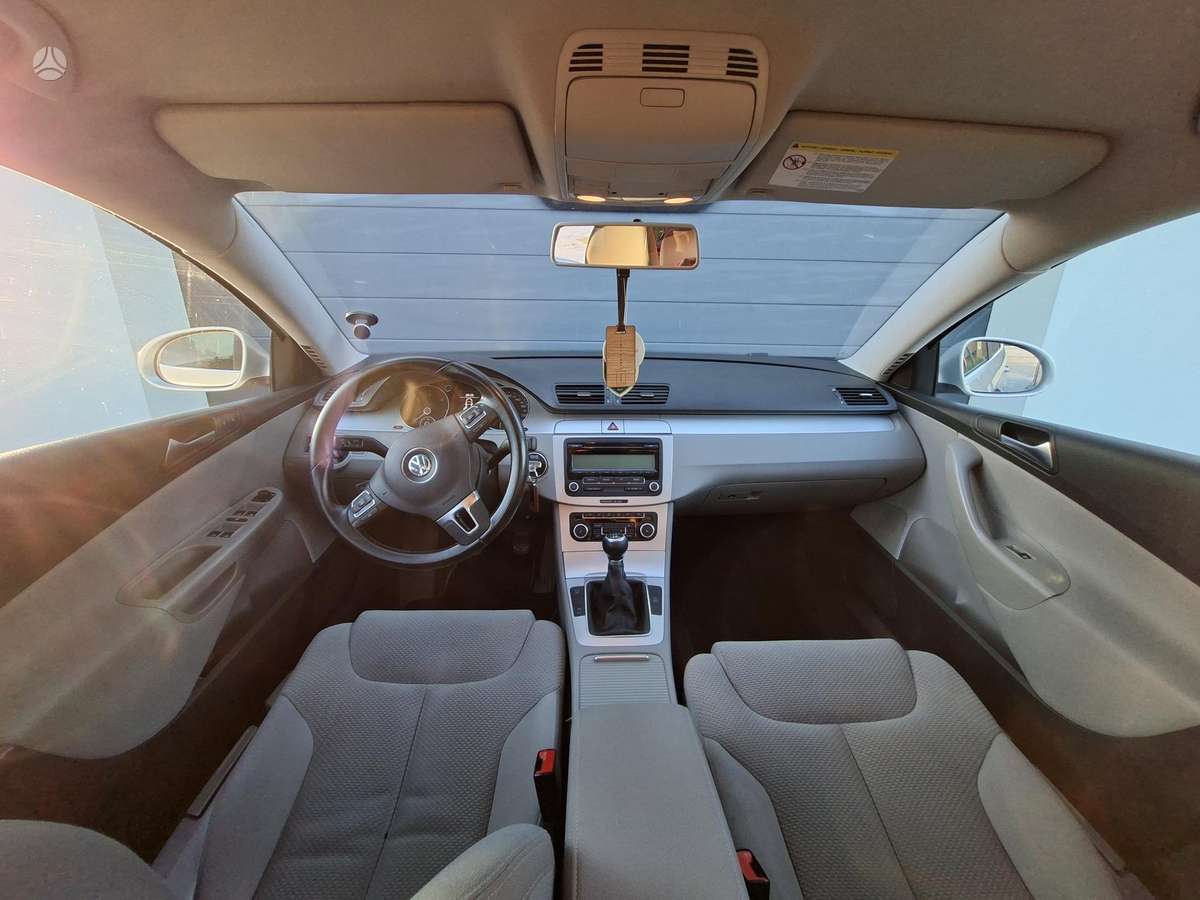 Volkswagen Passat - 10