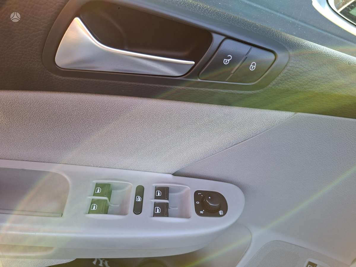 Volkswagen Passat - 12