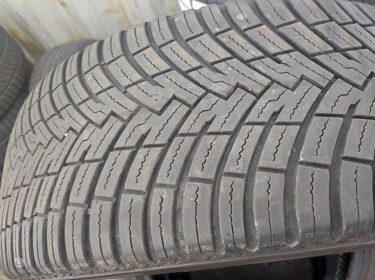 Pirelli, universalios 215/45 R20