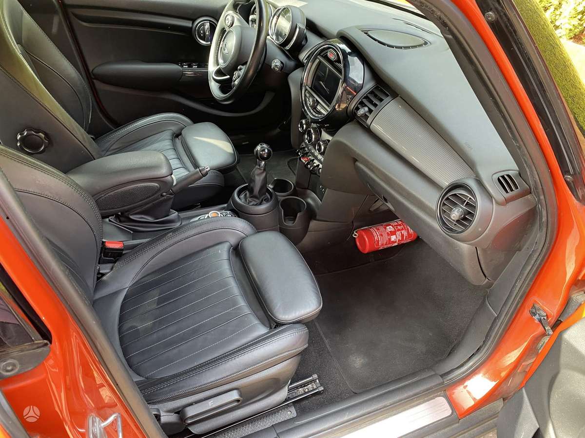 Mini Cooper, 1.5 l., hatchback