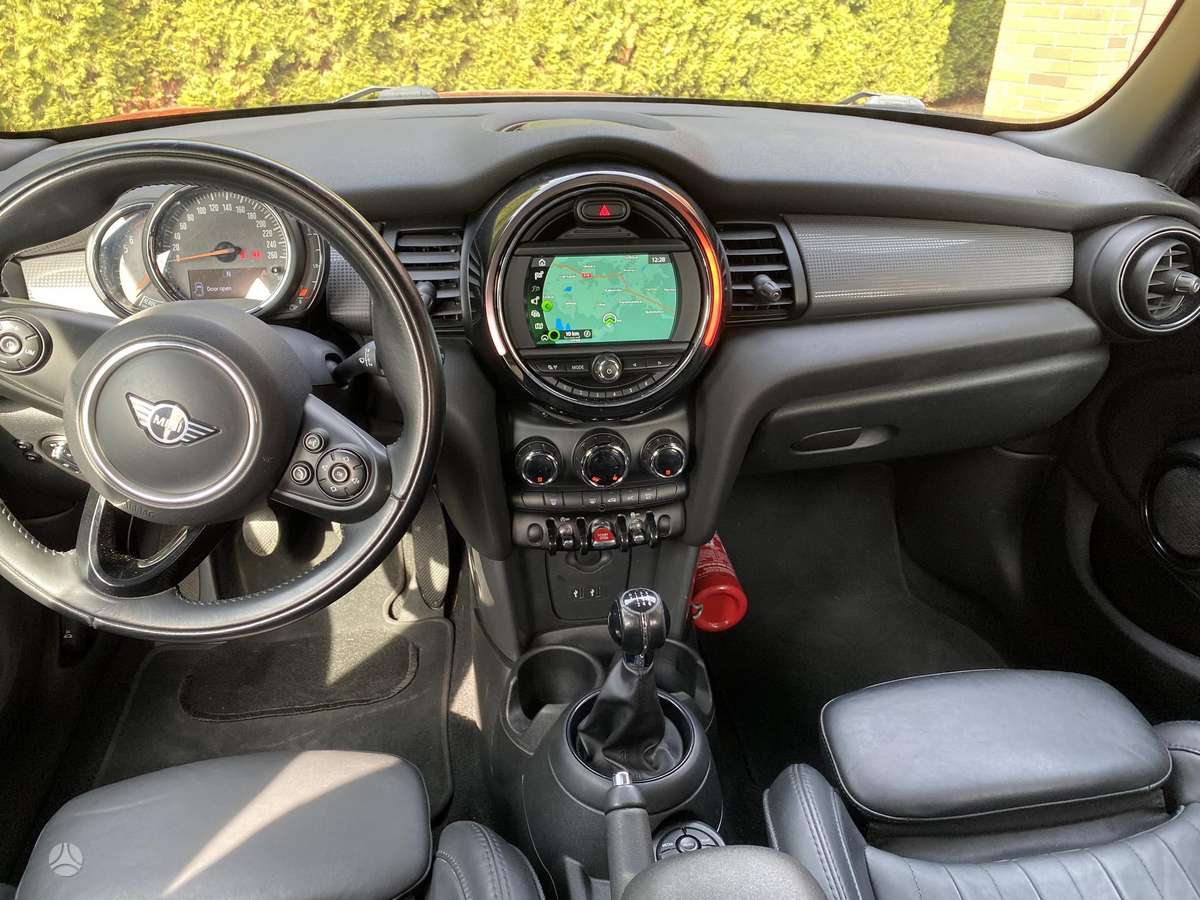 Mini Cooper, 1.5 l., hatchback