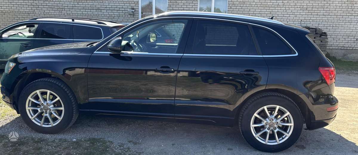 Audi Q5, 2.0 l., off-road / crossover