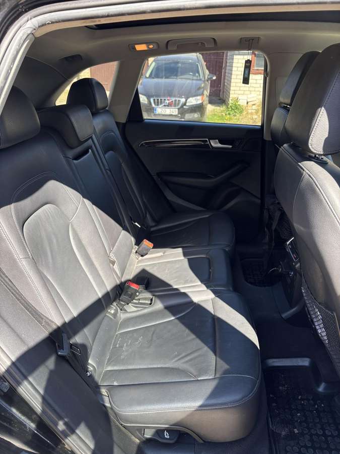 Audi Q5, 2.0 l., off-road / crossover