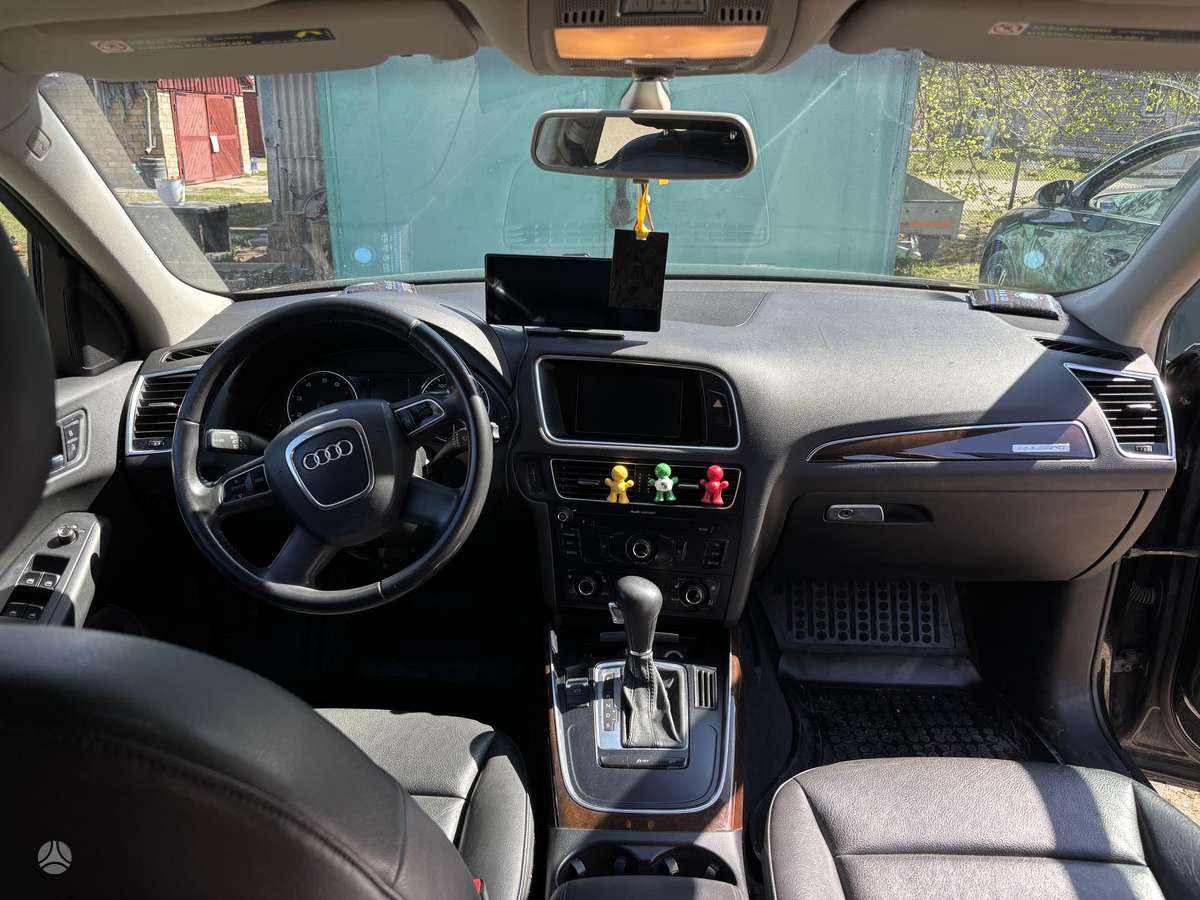 Audi Q5, 2.0 l., off-road / crossover