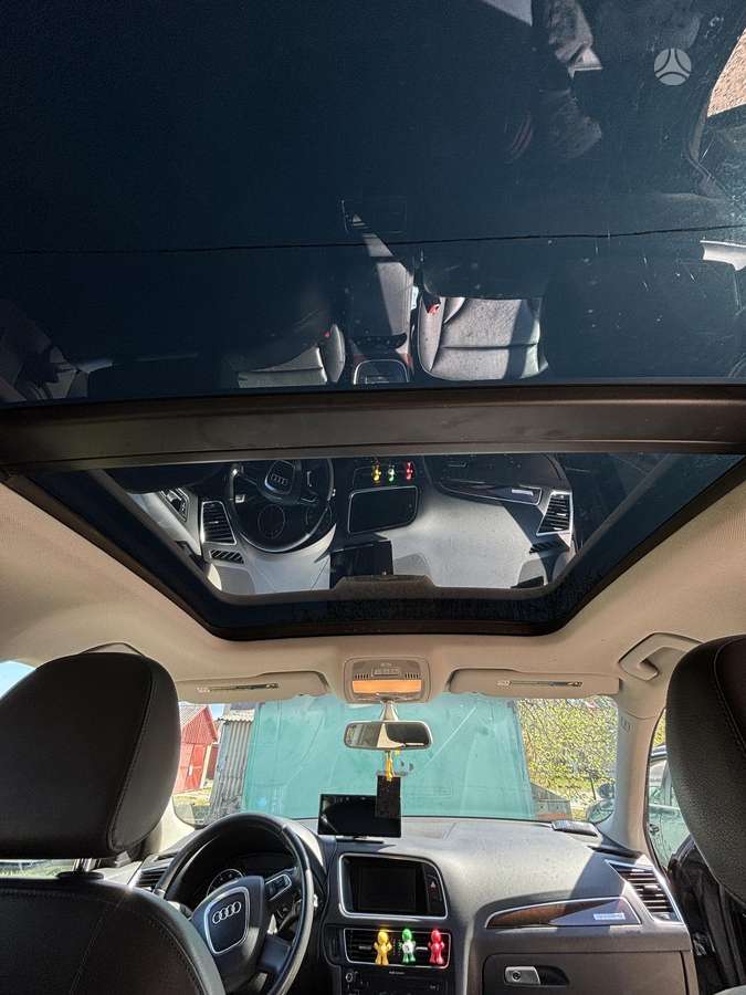 Audi Q5, 2.0 l., off-road / crossover