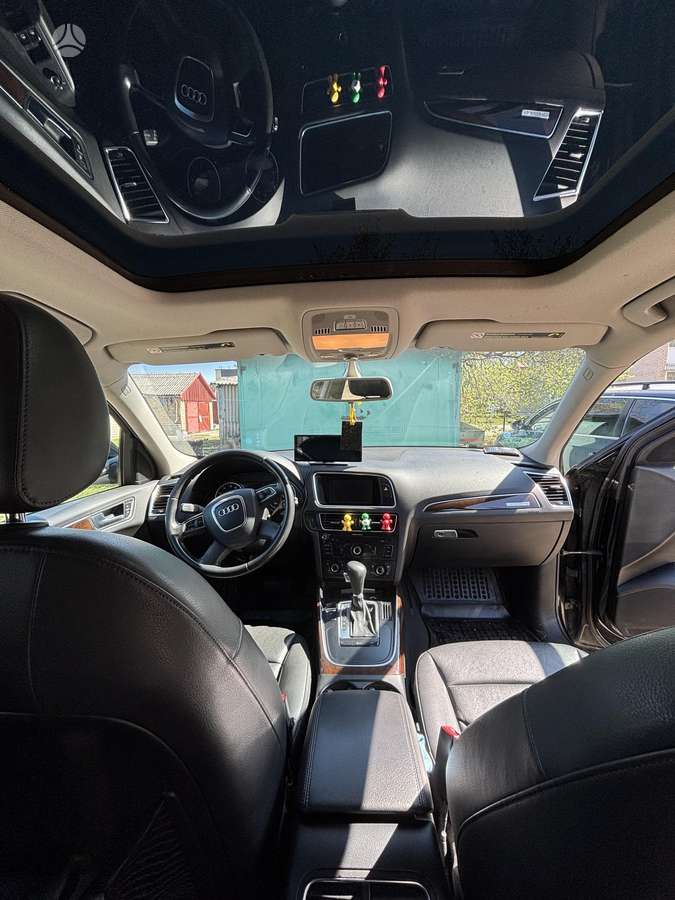 Audi Q5, 2.0 l., off-road / crossover