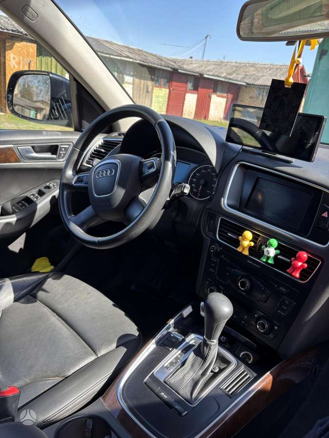 Audi Q5, 2.0 l., off-road / crossover