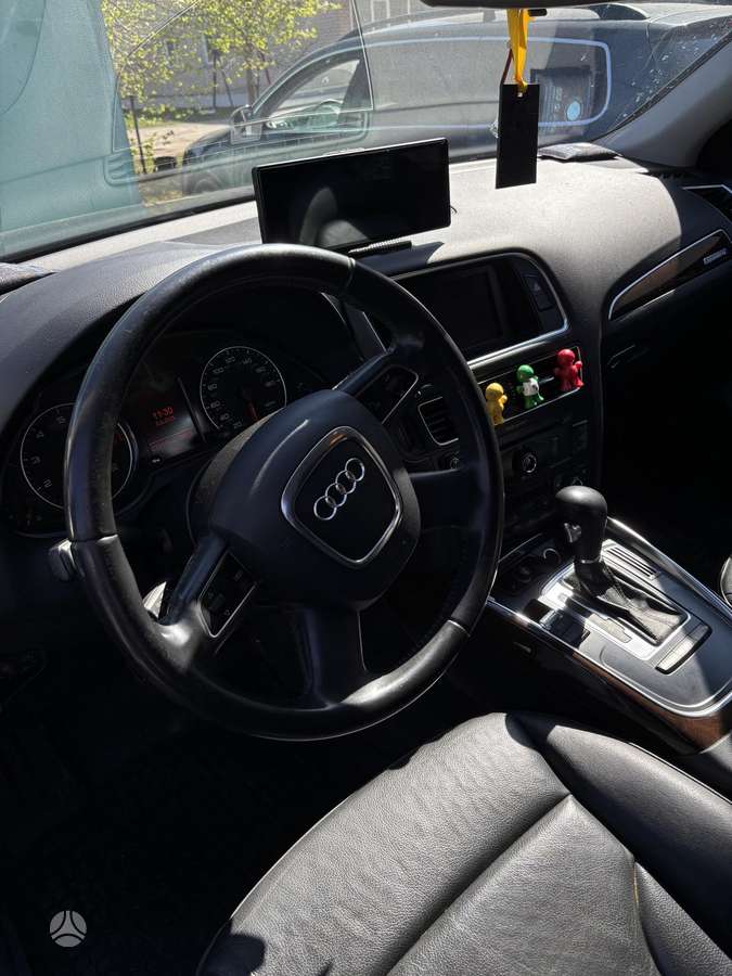 Audi Q5, 2.0 l., off-road / crossover