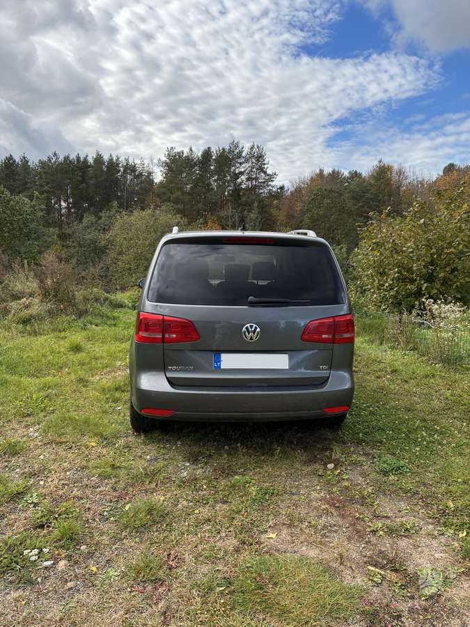 Volkswagen Touran - 4