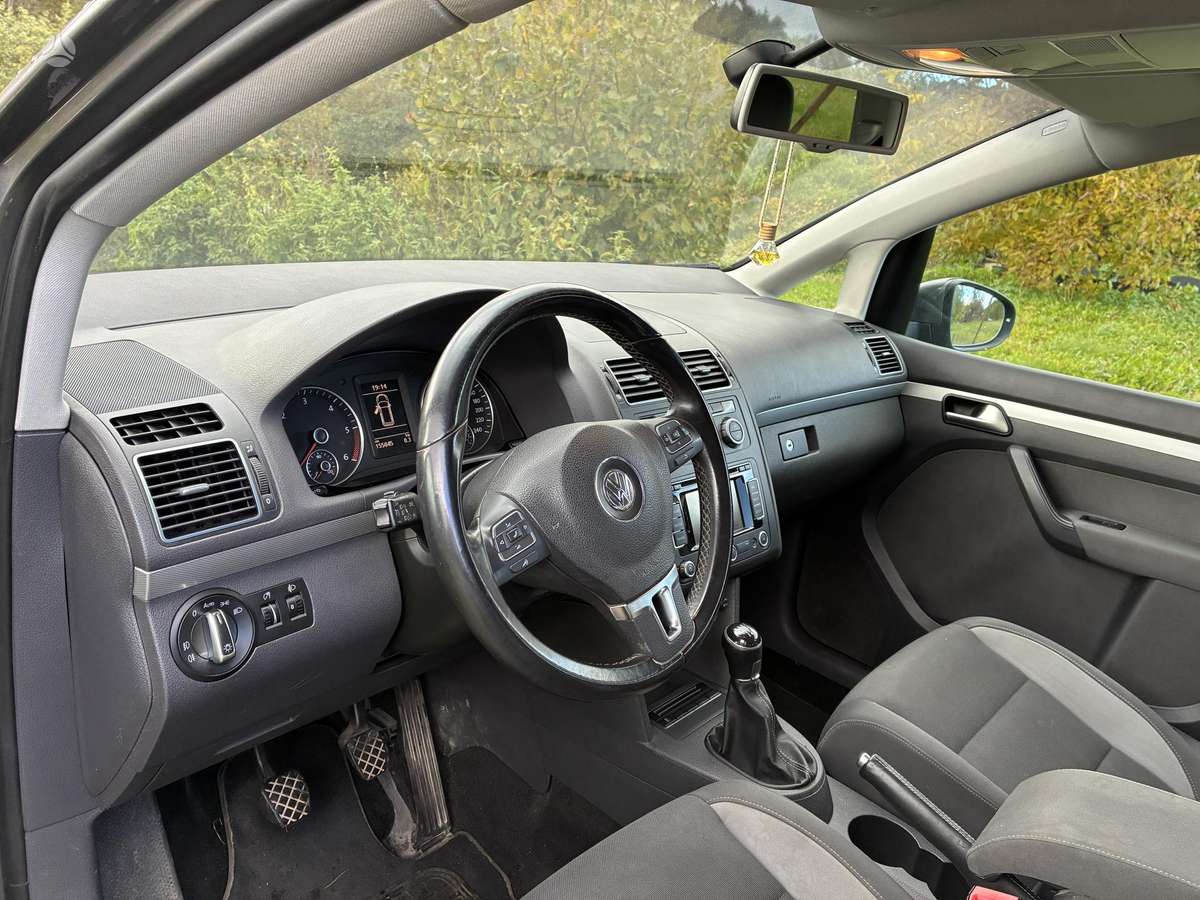 Volkswagen Touran - 8