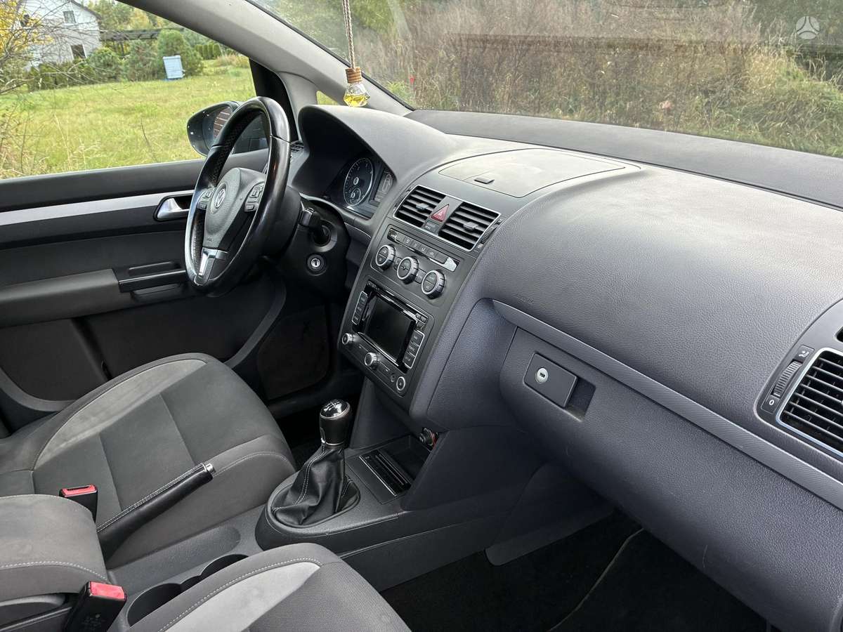 Volkswagen Touran - 9