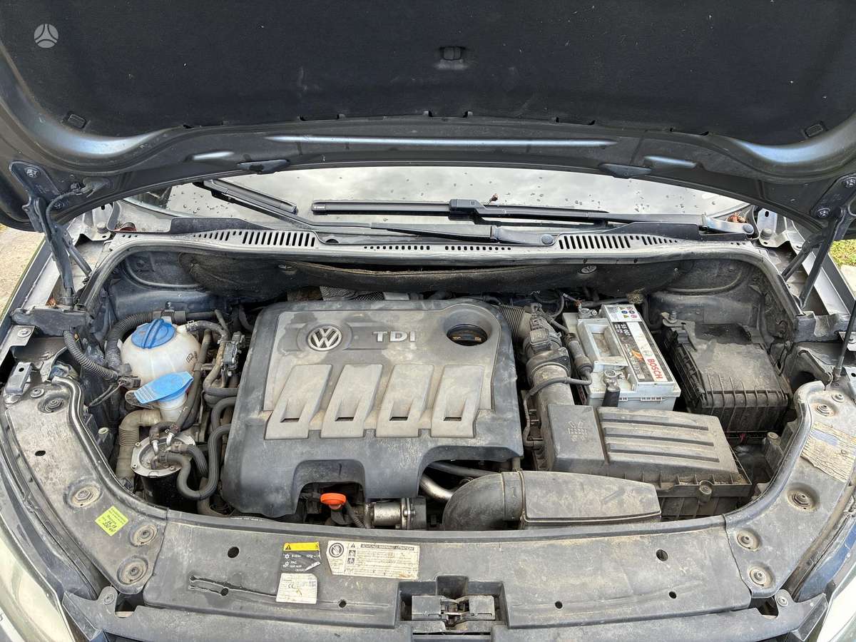 Volkswagen Touran - 10