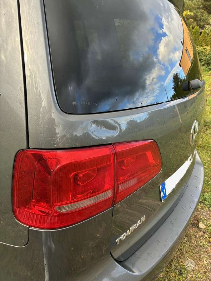 Volkswagen Touran - 11