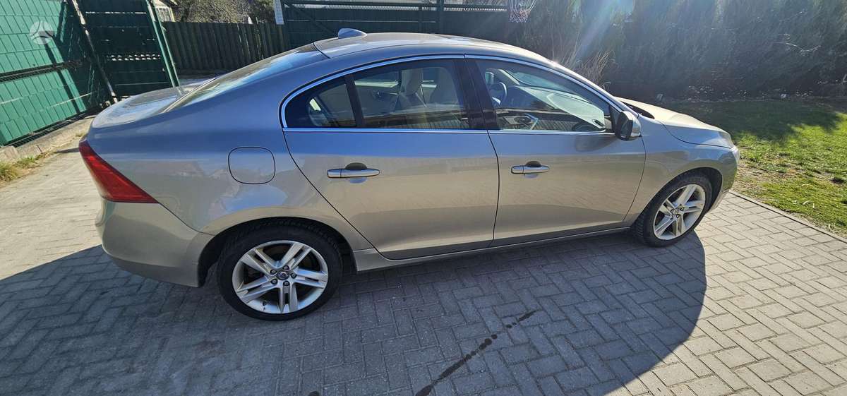 Volvo S60, 2.0 l., Седан