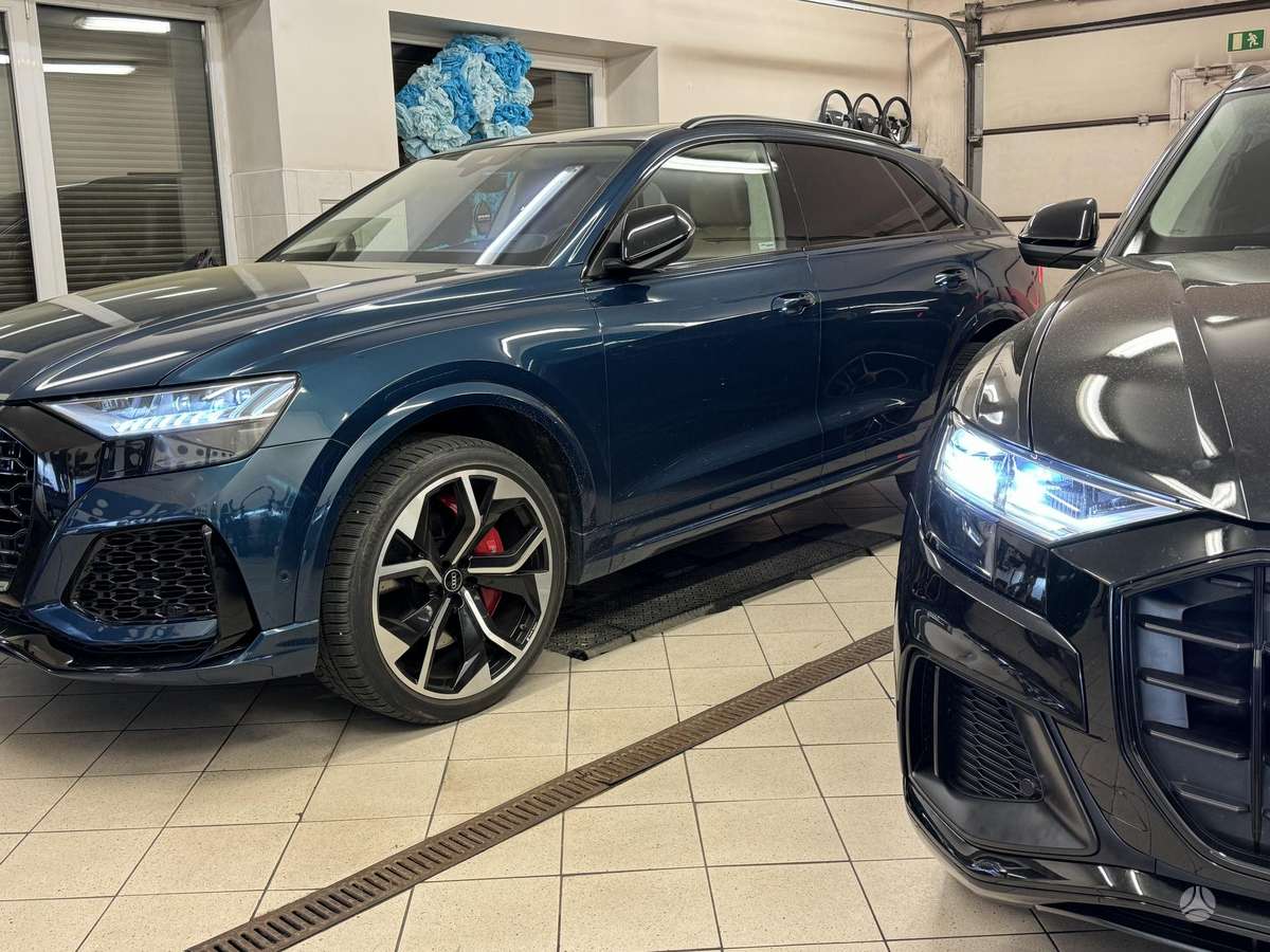 Audi Q8 seats
