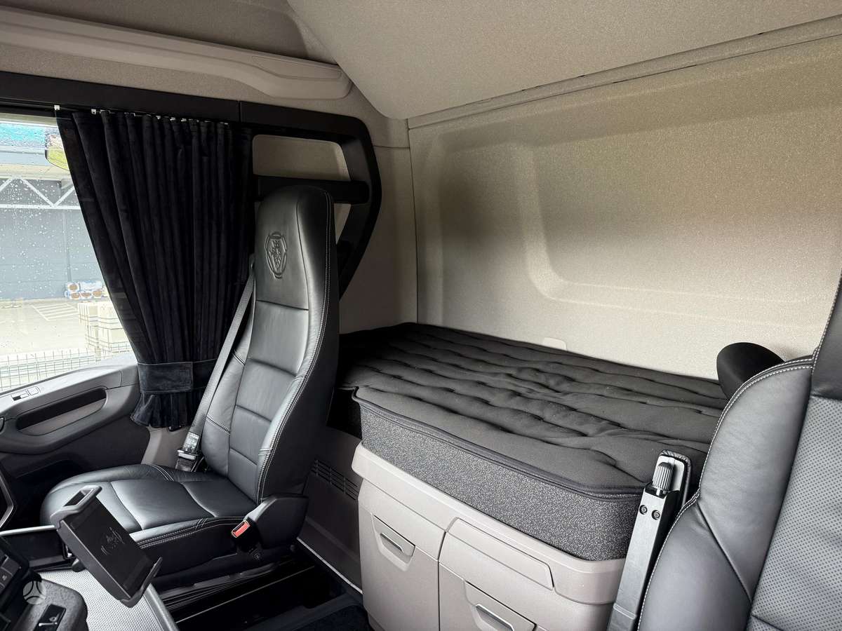 Scania 500S, double sleeper