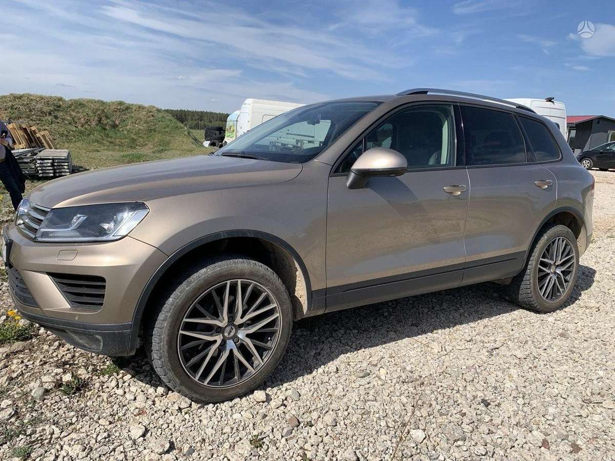 Volkswagen Touareg - 1