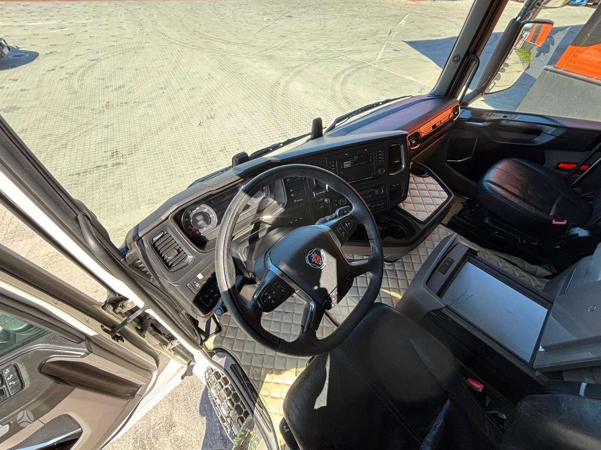 Scania R 540 8x4*4, шасси