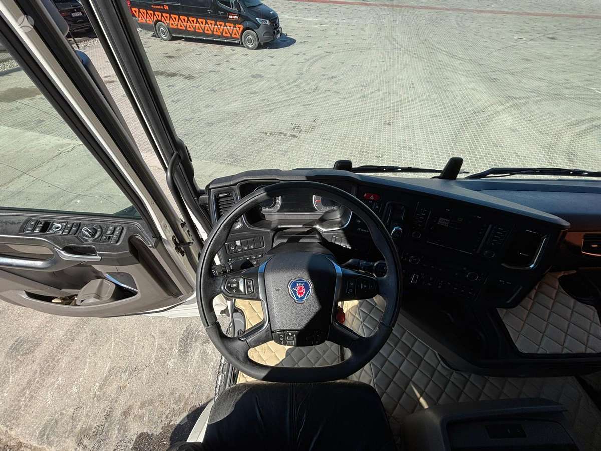 Scania R 540 8x4*4, шасси
