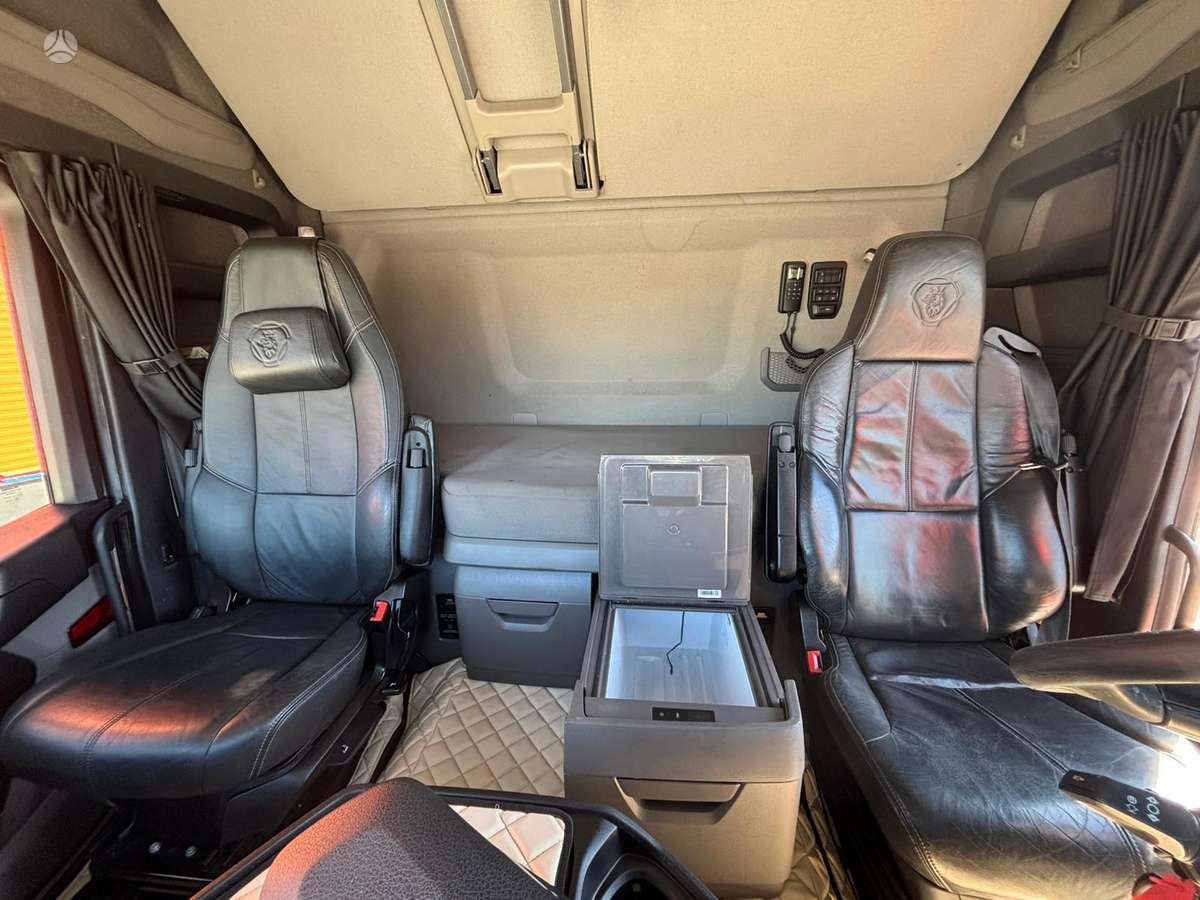 Scania R 540 8x4*4, шасси