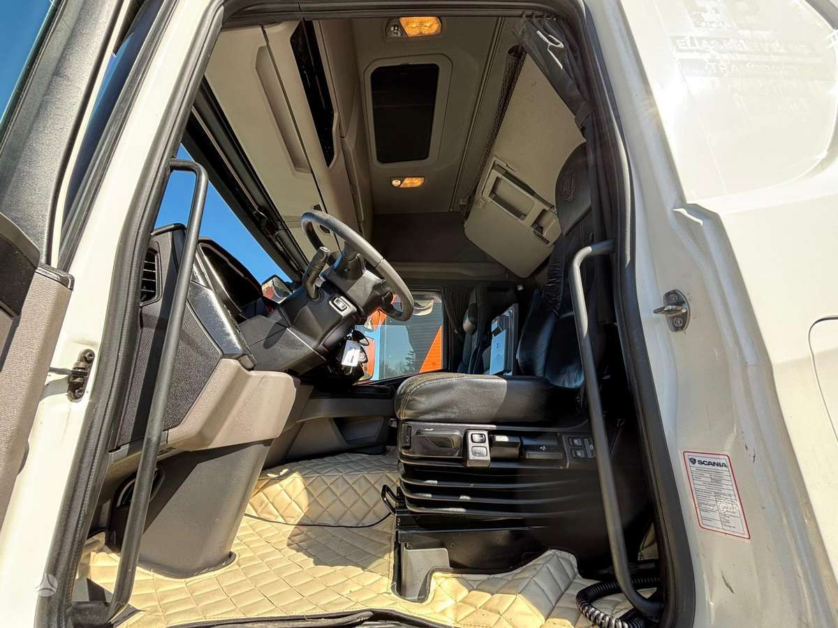 Scania R 540 8x4*4, шасси